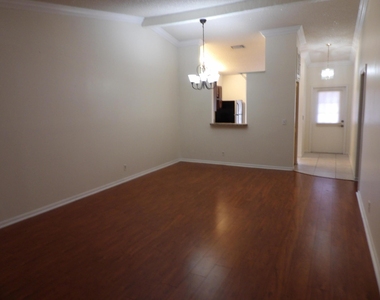 604 Sea Pine Way - Photo Thumbnail 9
