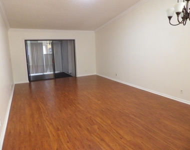 604 Sea Pine Way - Photo Thumbnail 11