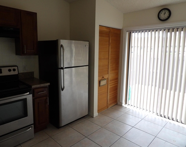604 Sea Pine Way - Photo Thumbnail 8