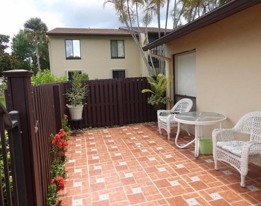 604 Sea Pine Way - Photo Thumbnail 4