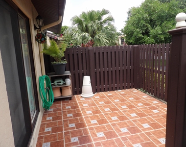 604 Sea Pine Way - Photo Thumbnail 3