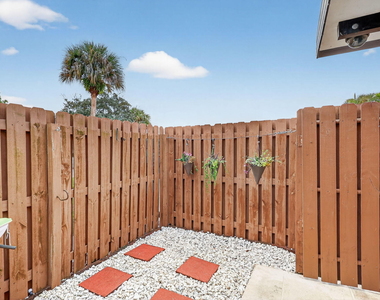 5612 Se Riverboat Drive - Photo Thumbnail 4