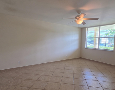 2400 Ne 10th Street - Photo Thumbnail 1
