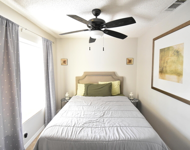 9426 Southampton Place - Photo Thumbnail 24
