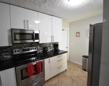 9426 Southampton Place - Photo Thumbnail 5