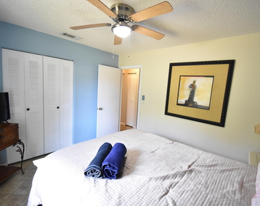 9426 Southampton Place - Photo Thumbnail 22