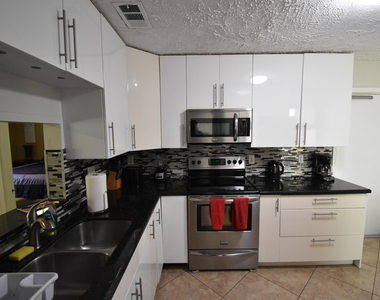 9426 Southampton Place - Photo Thumbnail 4