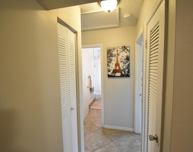 9426 Southampton Place - Photo Thumbnail 16