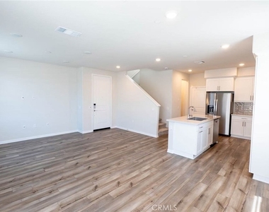 401 Verna St - Photo Thumbnail 2