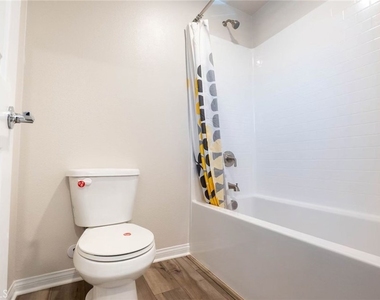 401 Verna St - Photo Thumbnail 10