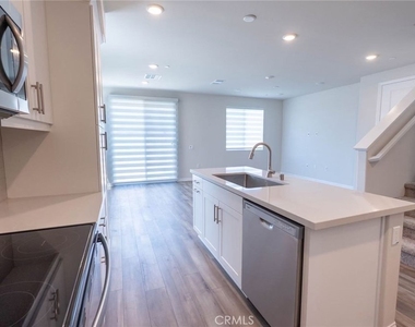 401 Verna St - Photo Thumbnail 4