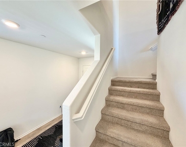 30607 Cyclone Avenue - Photo Thumbnail 14