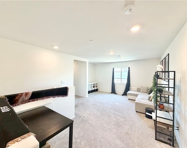 30607 Cyclone Avenue - Photo Thumbnail 17