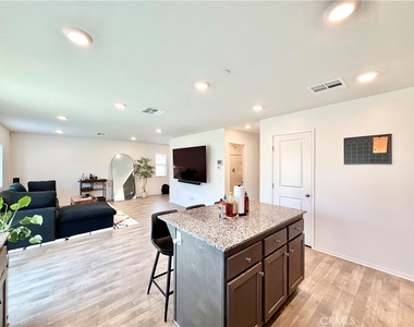 30607 Cyclone Avenue - Photo Thumbnail 9