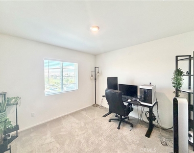30607 Cyclone Avenue - Photo Thumbnail 21