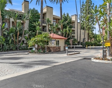 5500 Owensmouth Avenue - Photo Thumbnail 1