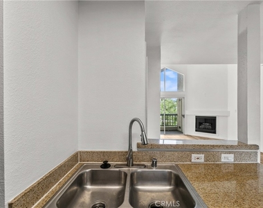 5500 Owensmouth Avenue - Photo Thumbnail 9