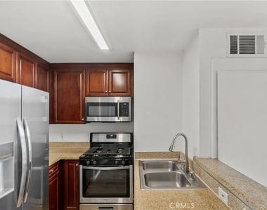 5500 Owensmouth Avenue - Photo Thumbnail 7