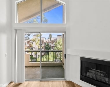 5500 Owensmouth Avenue - Photo Thumbnail 4