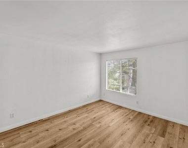 5500 Owensmouth Avenue - Photo Thumbnail 13