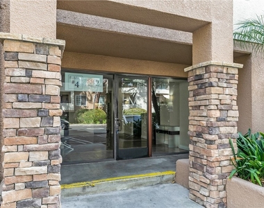 5500 Owensmouth Avenue - Photo Thumbnail 2
