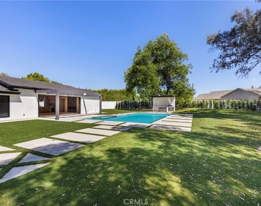 6114 Sadring Avenue - Photo Thumbnail 12