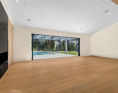 6114 Sadring Avenue - Photo Thumbnail 5
