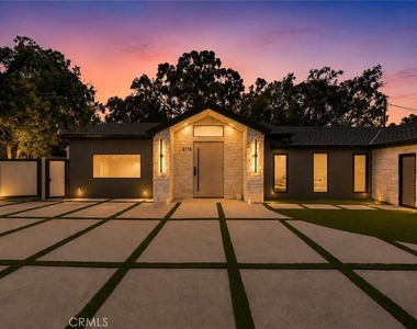 6114 Sadring Avenue - Photo Thumbnail 17
