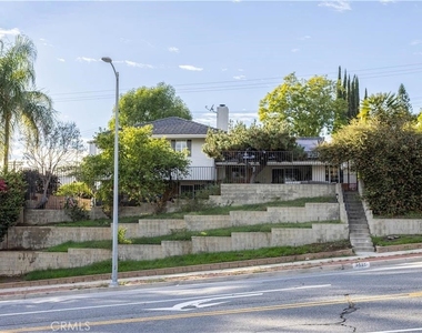 9525 Woodley - Photo Thumbnail 4