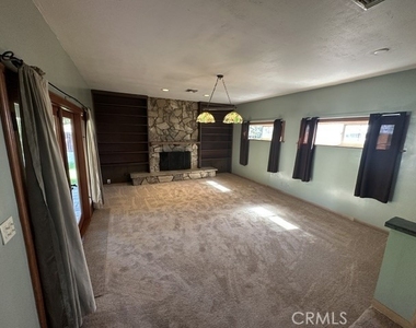 6724 Jumilla Avenue - Photo Thumbnail 10