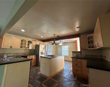 6724 Jumilla Avenue - Photo Thumbnail 9