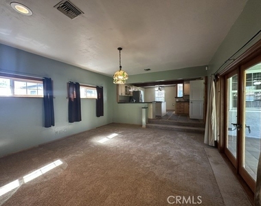6724 Jumilla Avenue - Photo Thumbnail 11