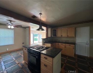 6724 Jumilla Avenue - Photo Thumbnail 8