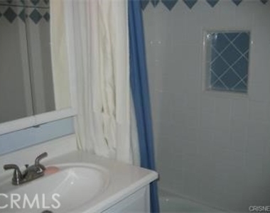 6724 Jumilla Avenue - Photo Thumbnail 6
