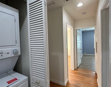 6724 Jumilla Avenue - Photo Thumbnail 19