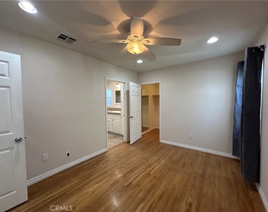 6724 Jumilla Avenue - Photo Thumbnail 21
