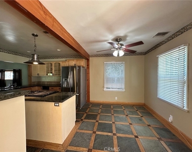6724 Jumilla Avenue - Photo Thumbnail 3