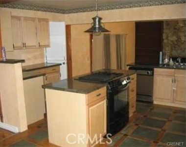6724 Jumilla Avenue - Photo Thumbnail 3