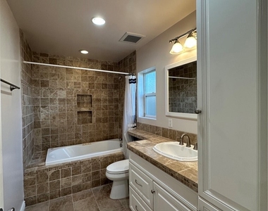 6724 Jumilla Avenue - Photo Thumbnail 23