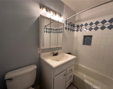 6724 Jumilla Avenue - Photo Thumbnail 15