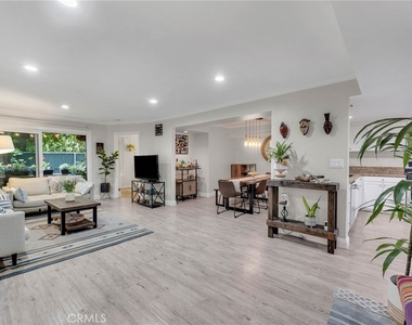 5009 Woodman Avenue - Photo Thumbnail 1