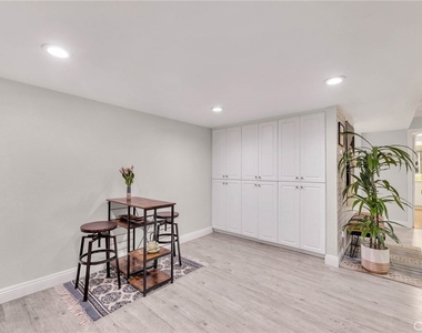 5009 Woodman Avenue - Photo Thumbnail 7
