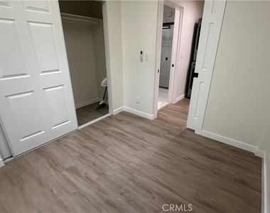 7905 White Oak - Photo Thumbnail 4