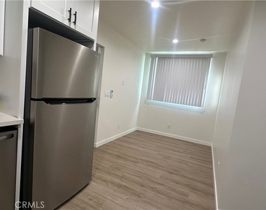 7905 White Oak - Photo Thumbnail 7