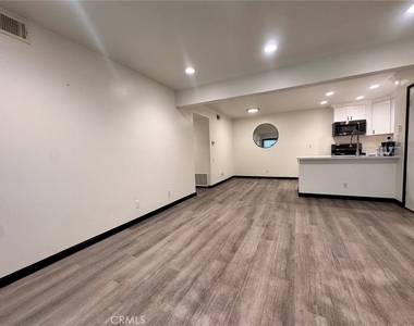 1159 Tivoli - Photo Thumbnail 20