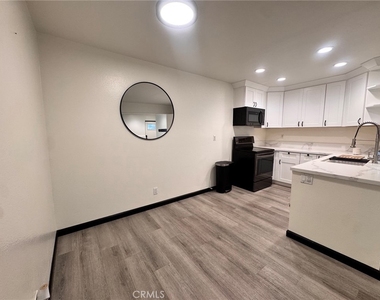 1159 Tivoli - Photo Thumbnail 18