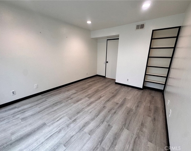 1159 Tivoli - Photo Thumbnail 12
