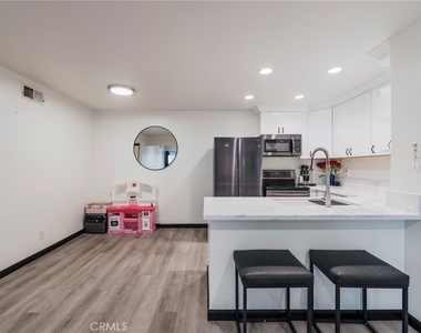 1159 Tivoli - Photo Thumbnail 9