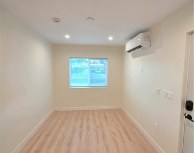23509 Friar Street - Photo Thumbnail 5