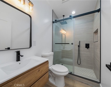 22930 Leadwell Street - Photo Thumbnail 10